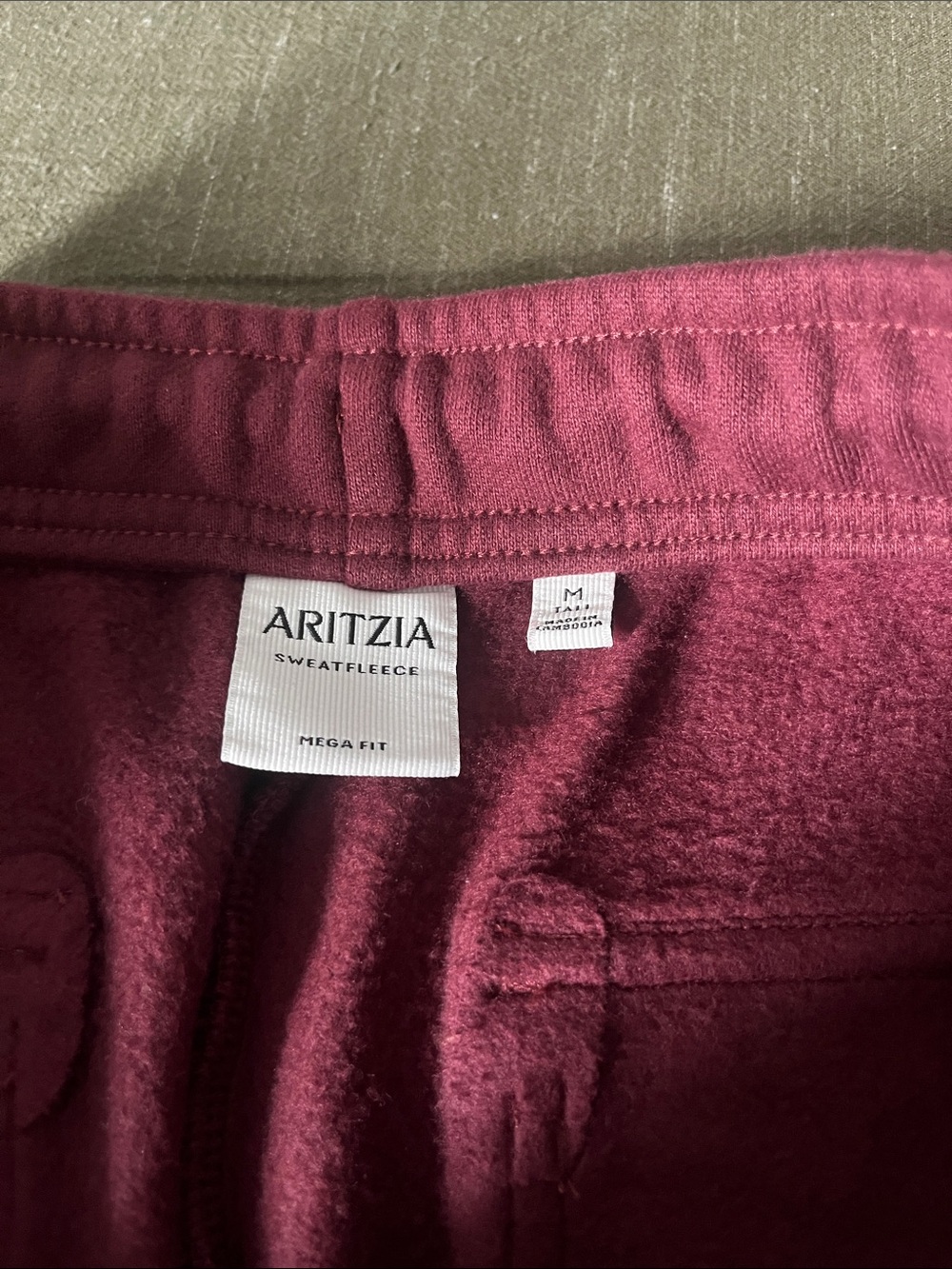 Aritzia Sumac Burgundy Sweatfleece Cargo Sweatpants - Picture 2 of 2